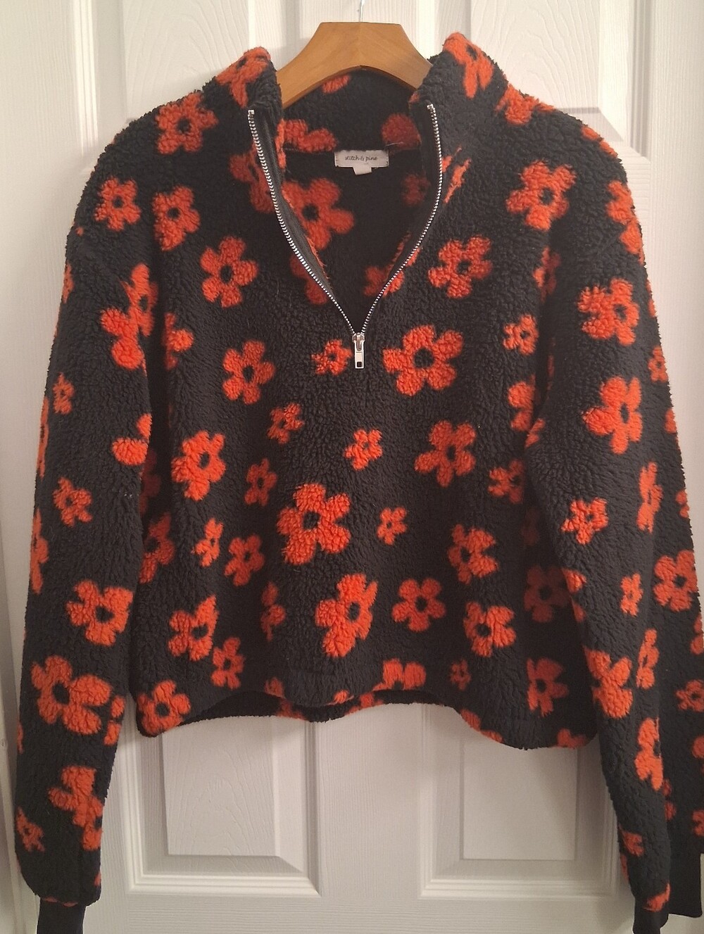 Stitch & Pine Red And Black Floral Boxy Fleece Sweater Large
